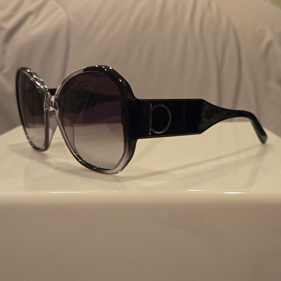 Ferragamo Oversized Gray Gradient Sunglasses brand new in box main image 6